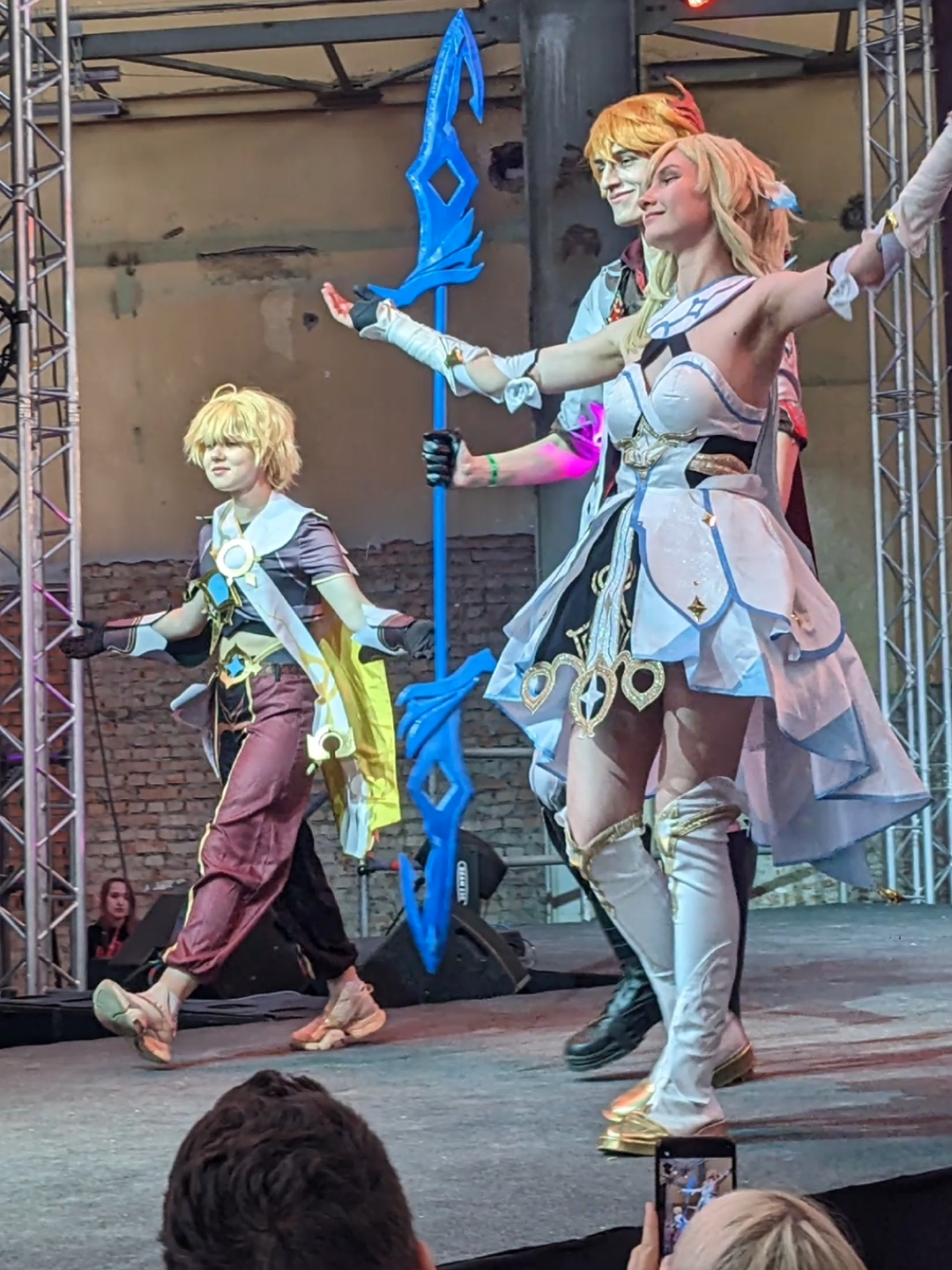 Tartaglia, Lumine, Aether defile Epic con SPB summer 2023 #GenshinImpact #genshintok #lumine #tartaglia #cosplay #aether #chilumi #геншин #косплей#люмин#тарталья#итэр #геншинимпакт