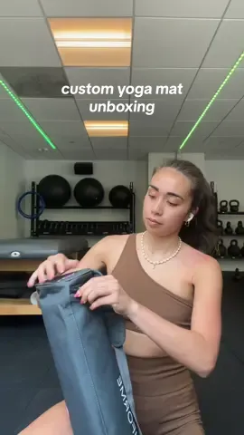 thank you @Liforme 🧘🏽‍♀️💞 it is absolutely PERFECT! #internationalyogaday #yoga #Fitness #bostontiktok #customyogamat #unboxing #yogaboston #bostonyoga 