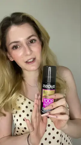Nush daca mai observa cineva, dar eu aveam rimel pe pleoape si pete de la spray pe frunte🤣🤣🤣 #fyp #fy #syoss ##blonhair #rootspray #roots 