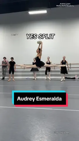 Girl literally embodies this Esmeralda 🤯👏🏻 #esmeralda #ballet #ballerina 
