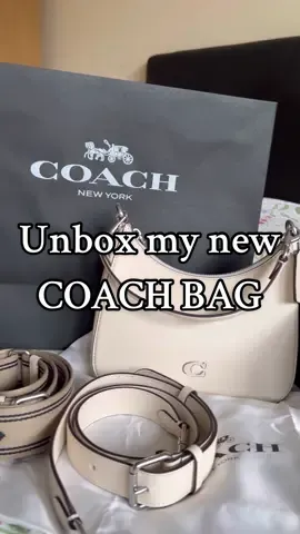 Unboxing my coach hobo bag 👼🏼🏹🦢✨🤍 @Coach #coachny #coachbag #coachretailemployee #hobobags 