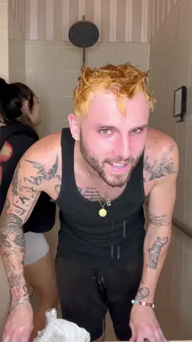 Am i cooked? #hair #bleach #blond #DIY #barber 