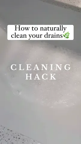Naturally clean your sink drains with baking soda and white vinegar🌿🍋 #cleaninghacks #CleanTok #LifeHack #cleaningtiktok #hometips #homehacks #Home #LearnOnTikTok 