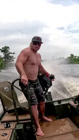 Check out the full video for the ultimate back buster off a cypress tree •• Music rights to @zacbrownband #swamp #zacbrown #lousiana #cajun #crawfish 