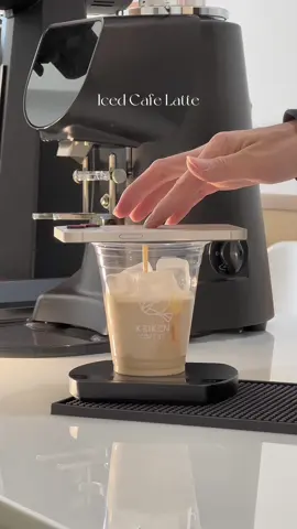 Iced Cafe Latte 🥛#vlogcafe  #TikTokกินเที่ยว #coffee #keiken #keikencoffee #ร้านกาแฟ #เครื่องดื่ม #ทำเครื่องดื่ม #คลิปดูเพลินๆ #cafebkk 