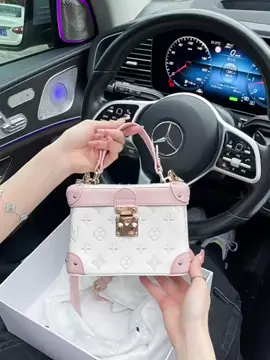 Túi hộp trắng hồng kèm charm siêu xinh #xuhuong #viral #fybシ #tuixach 
