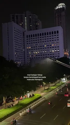 semua akan mendekat ketika kamu menguntungkan.