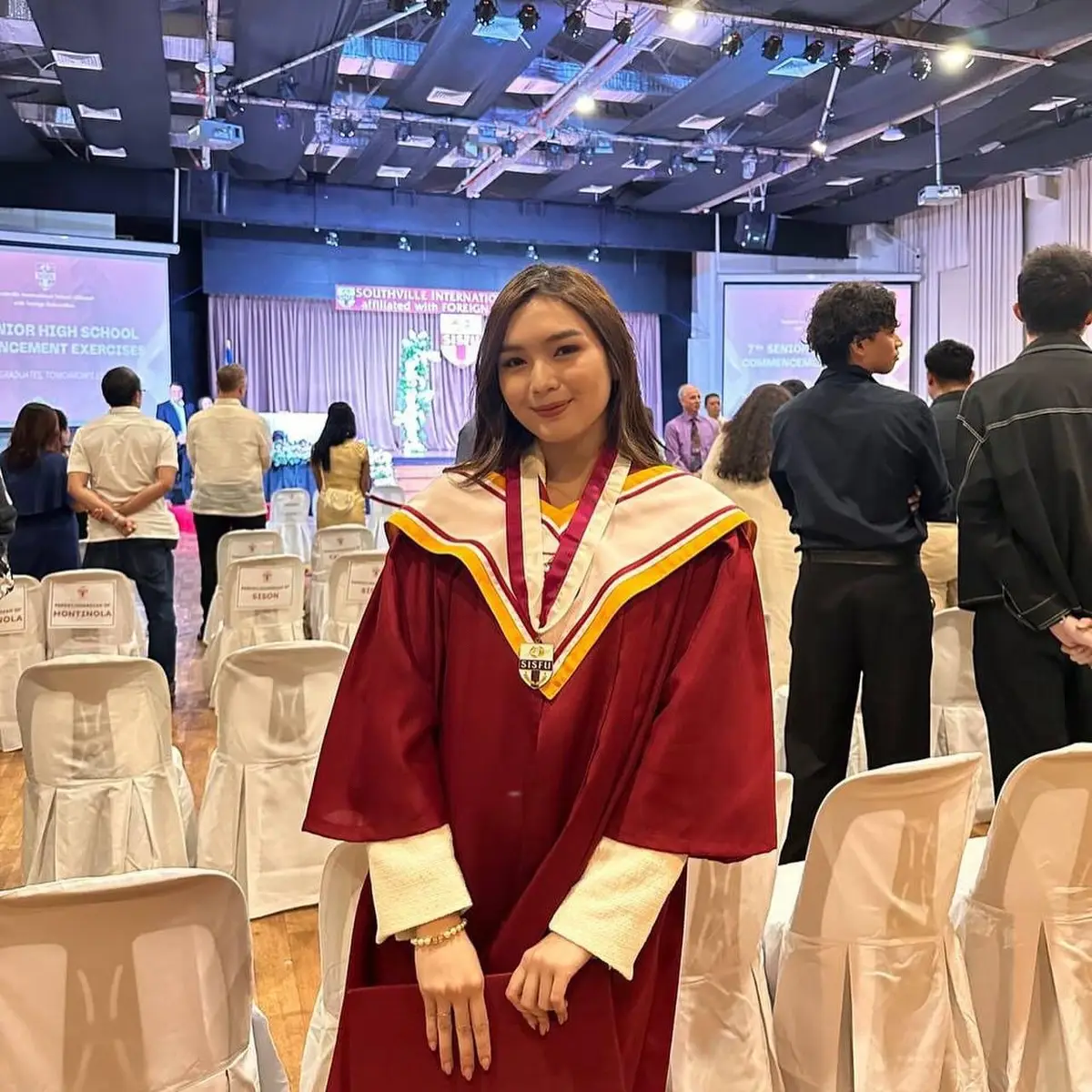 #FrancineDiaz nagbahagi ng ilang litrato sa kaniyang IG story mula sa kakatapos lamang na graduation niya 🫶😍  