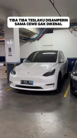 Tesla ku disamperin sama cewe gak dikenal jadi agak serem gini