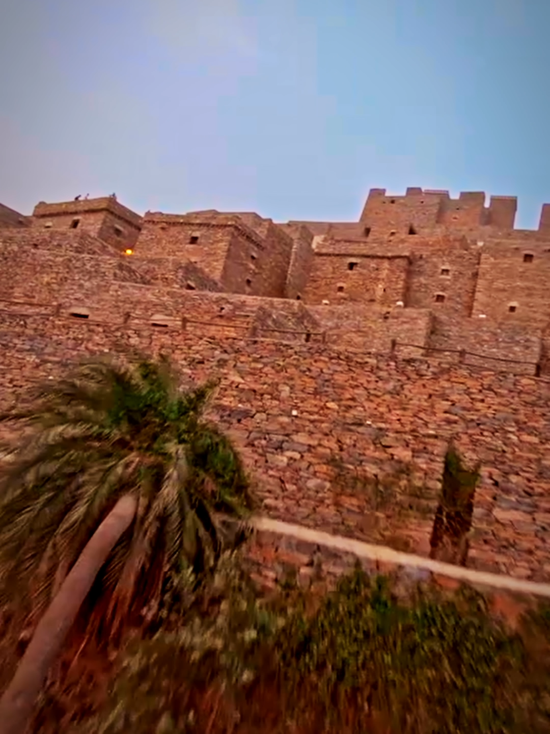 Don’t miss your chance to explore Thee Ayn, one of Saudi’s historical villages. Built in the tenth century, this mountainous monument to the past is characterized by its architecture and picturesque surroundings. ⛰️🌿 #VisitSaudi #AlBaha #MountainLife #HistoricArchitecture #CultureTrip