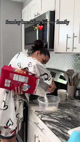 Sunday breakfast for my family ❤️✨ Happy Sunday Everybody! 🥰 #mom #MomsofTikTok #momlife #momtok #morning #morningroutine #morningvlog #Vlog #vlogs #routine #routines #breakfast #breakfastidea 