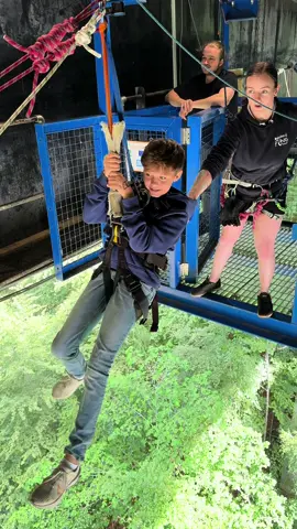 I can’t believe 10 year olds are brave enough to do this😳 #highlandflingbungee #Summer #Scotland #summerholidays 