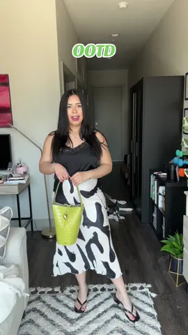 Top: @FOREVER 21  Falda: @SHEIN  Sandalias: @ZARA  Aretes: @HouseofHarlow1960  #OOTD #fashiontiktok #sundayvibes #dallasinfluencer #summeroutfit #outfitcheck 