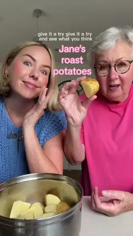 you’ve just gotta trust jane on the skin (plus it saves having to peel them!) 🥔 #roastpotatoes #potatorecipe #sundaylunch #roastdinner #britishfood #roasties #crispypotatoes #sundayroast #mumscooking #kitchenvlog 