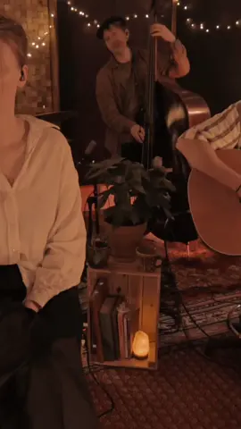 The live video of my song ‘Something so stupid as loving you’ is out on YouTube! Link in my bio. <3 #singersongwriter #taylorguitars #conservatory #acousticguitar #jazz #livevideo #tinydesk #nprtinydeskconcert #fypage #pop #livemusic #musicstudent #lovingyou 