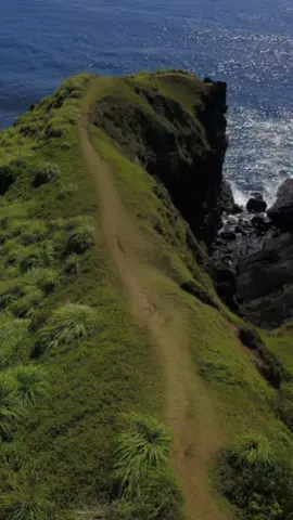 📸 Binurong Point - Adventure 📍 Binurong Point is a scenic destination located in Baras, Catanduanes, Philippines. It's known for its stunning landscapes, which include rolling hills, dramatic cliffs, and panoramic views of the Pacific Ocean. The area is often compared to New Zealand’s famous landscapes due to its lush greenery and rugged coastline. #DJIPhilippines #droneshot #GoProPH #naturelovers 