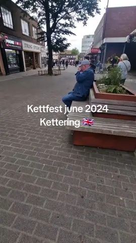 #CapCut  kettfest june 2024 kettering town centre#kettfest #kettering #tiktokexplore #comewithme #comejoinme #familydayout #outdoor #northamptonshire #northants #exploringuk #dayout #ketteringtown #events #streetfood #livemusic #streetperformers #singers #musicband #artists 