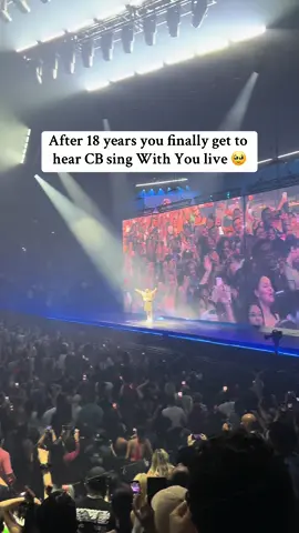 18 years later…@chrisbrownofficial has a voice of angel❤️ #withyou #1111tour #chrisbrownconcert #montreal #teambreezy #chrisbrown 