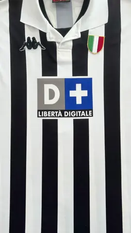 ⬜️⬛️🦓 Team : Juventus FC Season : 1998-1999 Type : Home kit League : Serie A Brand : Kappa Style : Short sleeves Name : - No. : - #madamejersey  #classicfootballshirts #blokecore #blokecoreoutfit #thailandclassicfootballshirts #classicfootballjersey #footballpassion #jerseycollector #retro #vintage #classic #jersey #classicjersey #เสื้อบอลวินเทจ #เสื้อบอลย้อนยุค #เสื้อบอลมือสอง #เสื้อบอลของแท้ #เสื้อบอลสะสม #เสื้อบอลราคาถูก #เสื้อบอล #เสื้อบอลคุณภาพ  #italy #seriea #juv #juventus #ยูเว่ #ม้าลาย 