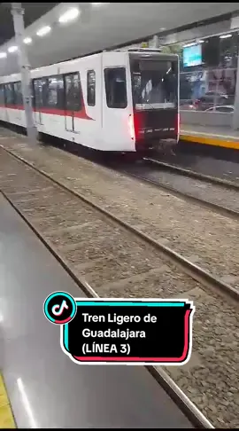 Tren Ligero de Guadalajara (LÍNEA 1) con el Modelo (BOMBARDIER TEG-15)  #trenligero #trenligeroguadalajara #trenligerogdl #trenligerolinea3 #bombardier #guadalajara #guadalajarajalisco #teg15 