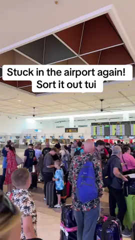 STUCK IN THE AIRPORT AGAIN! SORT ITNOUT TUI #tui #cancelledflight #manchester #hotel #manchesterairport #thebuchanans #fyp #dadsoftiktok #mumsoftiktok #lanzarote #delayed #flight #airport 
