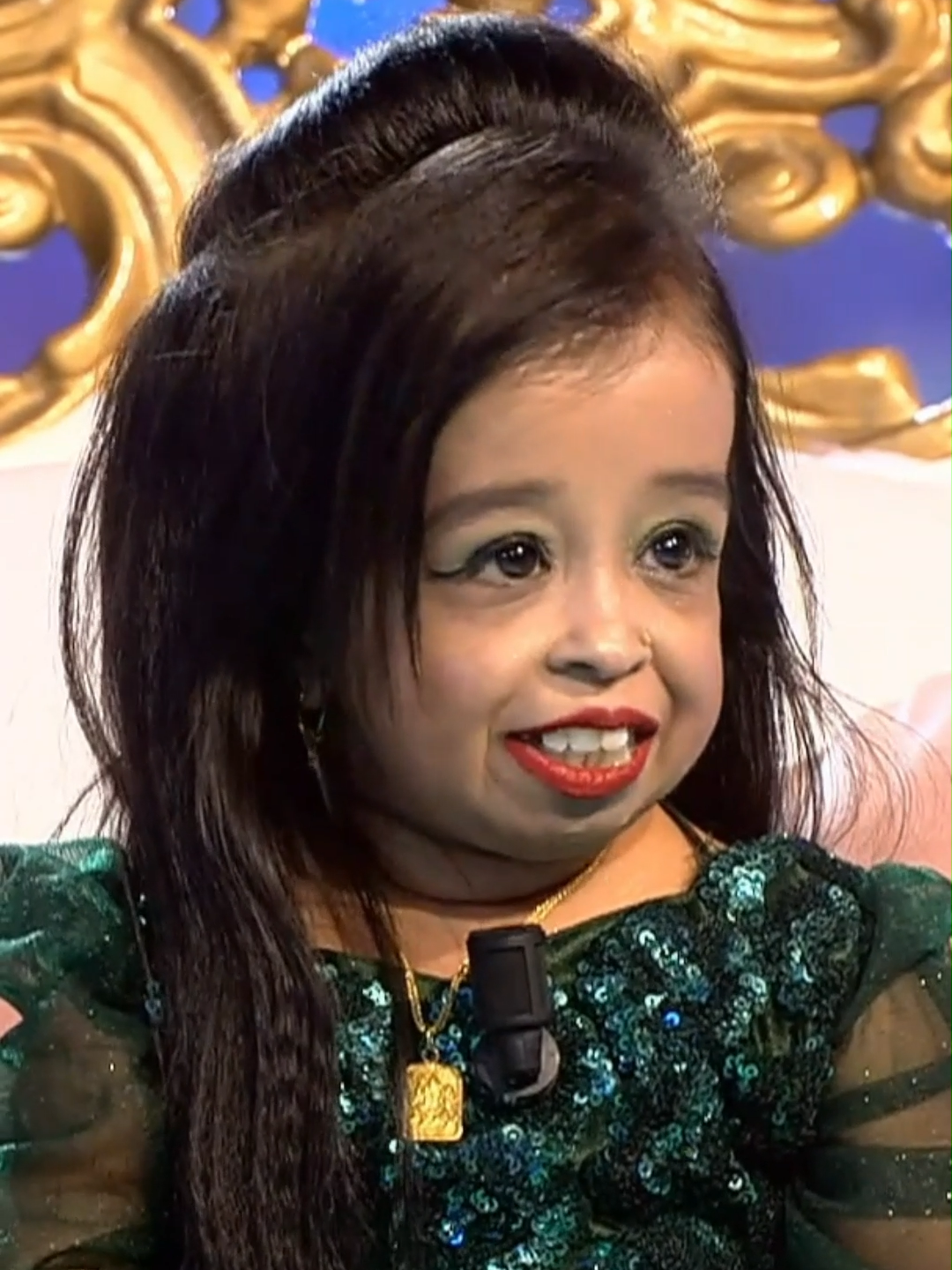 Jyoti Amge es la mujer más pequeña del mundo y ha conseguido triunfar cuando lo tenía todo en contra. Mide sesenta y dos centímetros, es una gran mujer en un cuerpo diminuto y tiene una personalidad arrolladora que la ha convertido en una estrella mundial ❤️ #Viral #RecordGuinness #Telecinco #Mediaset  📺 #LaVidaSinFiltros los sábados a las 22:00 horas y en @miteleonline