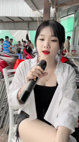 Ẻm hát nữa #aivy @Dương Ái Vy @Ái Vy @𝐇𝐨̣𝐜 𝐒𝐢𝐧𝐡 𝐋𝐨𝐯𝐞 𝟕A 