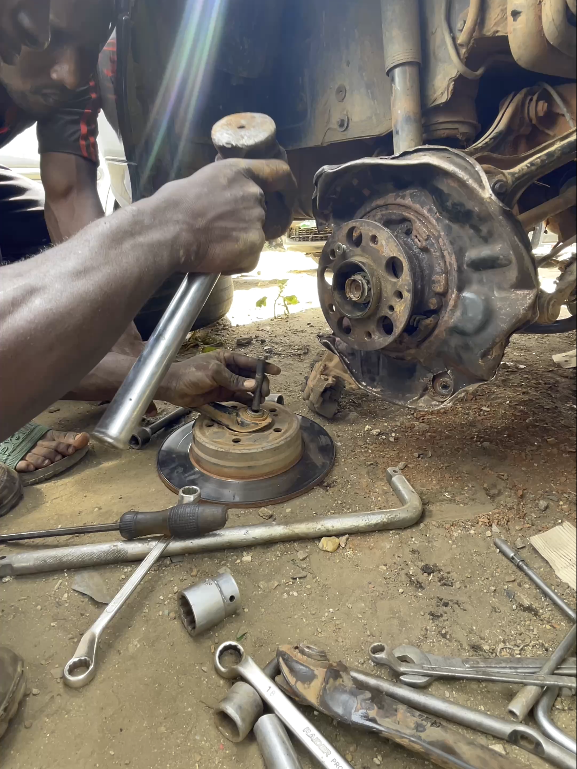 How fix a problematic car wheel #maxthemechanic #topspeedgermany #mechanics #africa