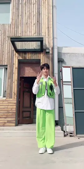 เต้นได้ดุ๊กดิ๊กๆมากกวงกวง🥰🤭❤️ #xiazhiguang_夏之光⚡ #夏之光 #xiazhiguang #เซี่ยจือกวง #r1se #xnine #x玖少年团 #x玖少年团夏之光 #hạchiquang #致命遊戲 #thespriealm #阮南烛 #凌久时 #ruannanzhu #Xiazhiguangdance