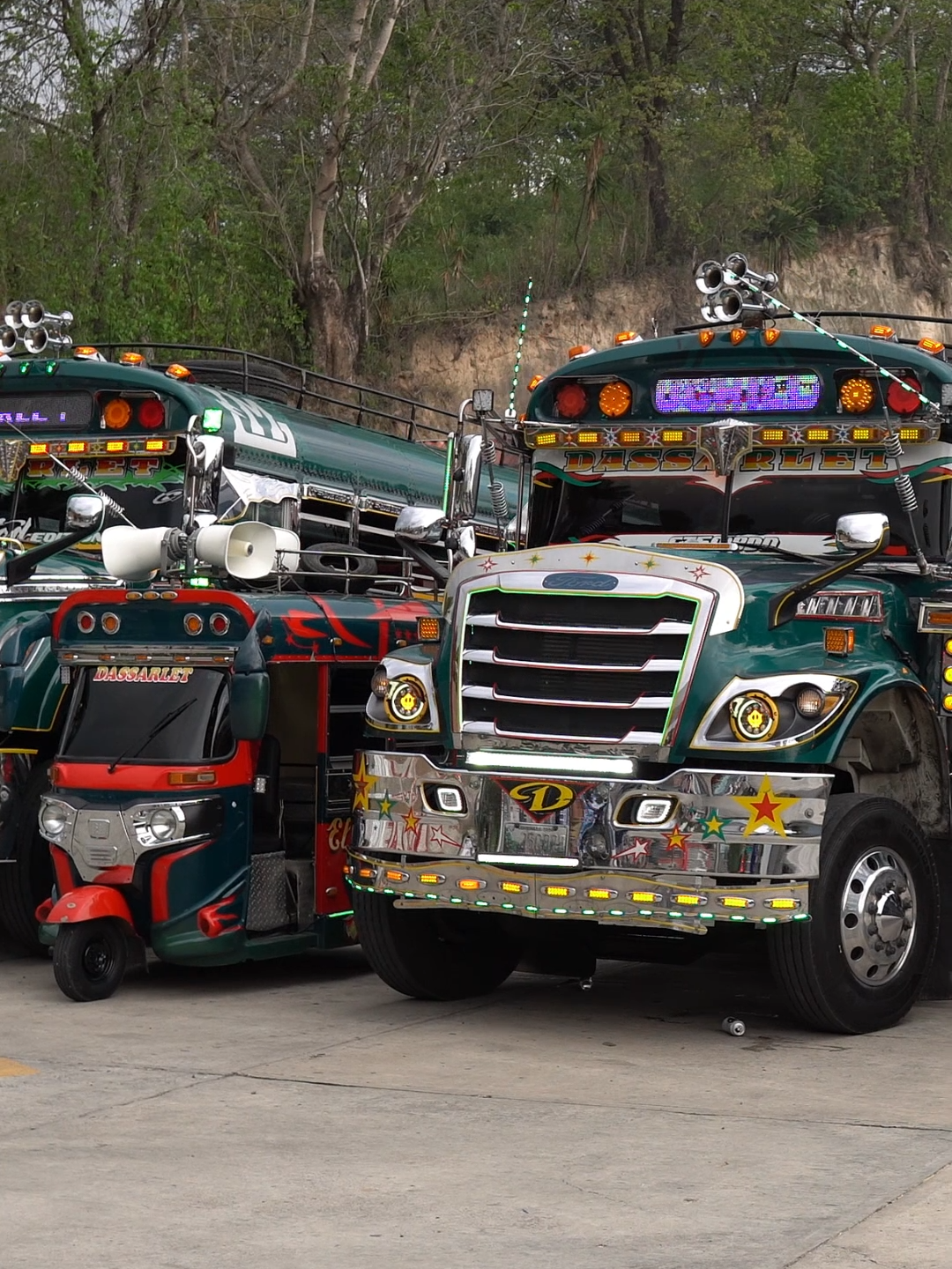 Un mototaxi Modificado a los miticos Buses de Guatemala #busesguatemala #casillassantarosa #tuctucguatemala #dassarlet