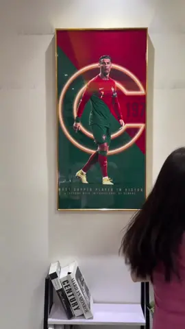Dream back to the era of Xiaoluo! 39-year-old Cristiano Ronaldo stepped on a bicycle and shook his opponent and made a pass! #Cristiano Ronaldo #Portugal vs Turkey #European Cup #football #painting #decoration #wallart 
