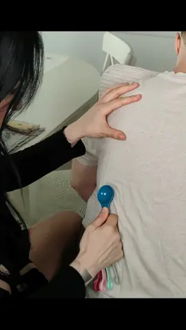 I treat his back with colorful spoons #asmr #femaleasmr #spoon #back #treatment #asmrroleplay 