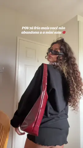 E meu jeitinho 💋#outfitideas #inspo #minisaia #2000s #fubangaesthetic 