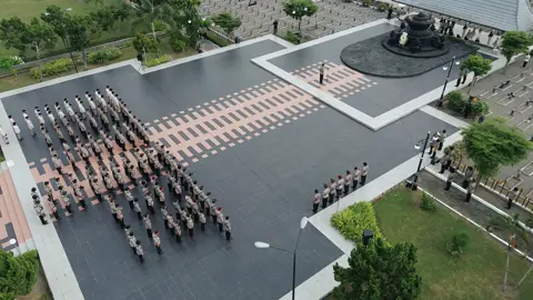 -humassamapta, Senin, 24 Juni 2024 Polda DIY menggelar Upacara Ziarah Pembinaan Tradisi Hari Bhayangkara Ke-78 di Taman Makam Pahlawan Kusumanegara, Yogyakarta. Upacara ini dipimpin oleh Irwasda Polda DIY Kombes Pol Ady Wibowo, S.I.K., M.Si. dan diikuti oleh Para Pamen dan berbagai satker Polda DIY. #poldadiy #ditsamaptapoldadiy #polripresisi #polriuntukindonesia 
