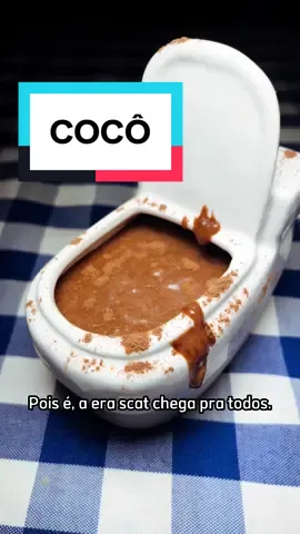 COMENTA “TOLETE” QUE A GENTE TE CONTA ONDE FICA! 💩💩💩💩💩💩💩 🤢 VOCÊ COMERIA COCÔ?  🚽 Fomos experimentar essa sobremesa duvidosa pra compartilhar com vocês! O sabor? Aquele peidinho molhado, sabe? Brincadeira, kkkkk. Tem gosto de Danette com chocolate em pó pulverizado por cima. 💵 VALOR: R$15,90