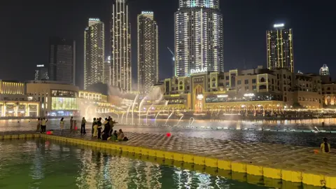 Dubai Dancing Fountain Beautiful Night 🇦🇪😍❤️🎇#fypシ゚viral #dubai🇦🇪 #foryou #foryoupageofficiall #fypage #viral #england🇬🇧 #usa🇺🇸 #1billion #fyp 