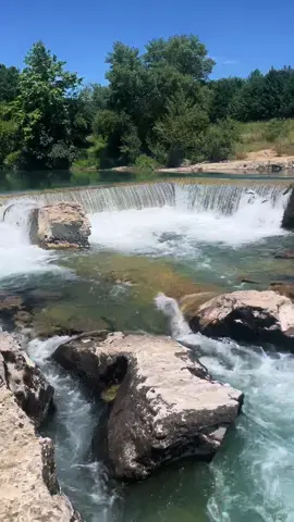 Les Cascades du Sautadet - La Roque-Sur-Cèze. 📍 Une beauté du Gard a admirer uniquement avec les yeux.  🩵 . . . . . . . . . . #jpeuxpasjairando #gard #cascades #vadrouille #sud #decouvrelesud #lespepitesdefrance #suddelafrance #exploration #randonnée #paca #cascadesdusautadet #ballade 