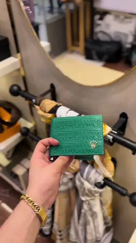 Branded wallet whatsapp order: 0355-8219232 #foryou #fyp #foryoupage #foryouvideo #unfreezemyacount #growmyaccount #leathershoes #shopping #fashion #shopify #farrukhcattlefarm #sunglasses #shandarmobilejhelum #unboxingasmr #dubai #lavucci #ladiesbag 