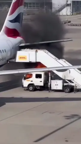 A Heathrow plane stair vehicle catches fire while next to a British Airways plane (via @avikambo96 @hardy360) #UB1UB2 #London #Heathrow 
