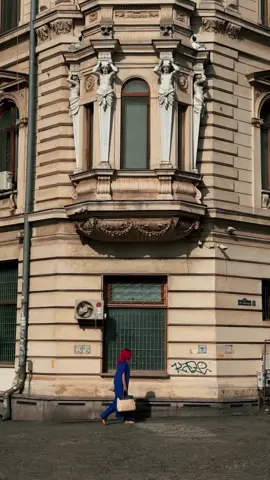 La pas prin Bucuresti  #bucharest #bucuresti #romania #aesthetic #videography #cinematics #arhitecture #urban #streetvideo #urban #sunset 