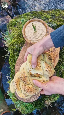 Garlic overdose Bread🔥 #menwiththepot #fyp #bread #nature #cooking #food 