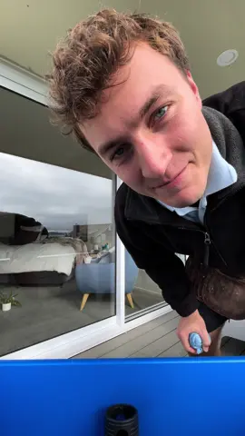 her reaction is truely priceless 🥲 #cleaningwindows #sickmum #surprisemum #windowclean #helpingmum 