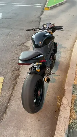 I love it 😩 #fyp #parati #triumph #1000cc #altacilindrada #speedtriple1050r #parati #speedtriple #motosdeportivas #biker #bike #bikelife #europeanbikers #fullsystem 