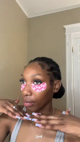 late night lash session, just me and my playlist against the world 🫡 #blackgirltiktok #fypage #lashclusters 