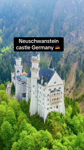 Neuschwanstein castle 🇩🇪🏰  #fy #fyp #foryoupage #germany #tiktoktrending #travel ##Summer #travellinglovebirds #germanytiktok #bavaria #Hiking #nature #neuschwanstein #neuschwansteincastle #fairytalecastle #bavariabeauty #visit #furdich #europe #worldwide 