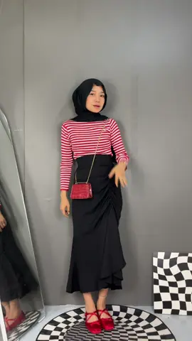 [spill dicaption] outfit under 80rban secantik ini dari @deulla.id  Detail outfit: Rok link bio no.579 Stripe top link bio no.606 Tas link bio no.459 Sandal link bio no.675 #OOTD #outfitideas #outfitinspo #skirt #skirtoutfits  