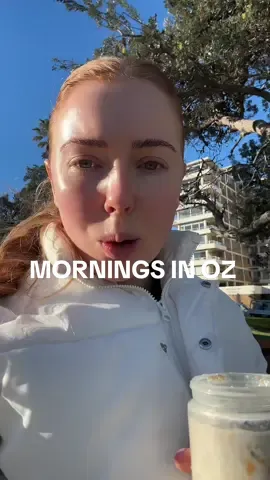 Winter mornings here are just perfect #sydney #australia #movingtoaustralia #livinginaustralia #morningroutine #overnightoats #coffee 