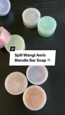 Keep your makeup tools clean and fresh with our Blendie Bar Soap! 🥰✨ Min-A abis bersihin makeup tools pakai varian sweet yang Candy Pop 🍭💖 Which one is your favorite scent, A-List? 😍 #AerisBeaute #BlendieBar #BrushCleaning #MakeupHacks #SweetScent