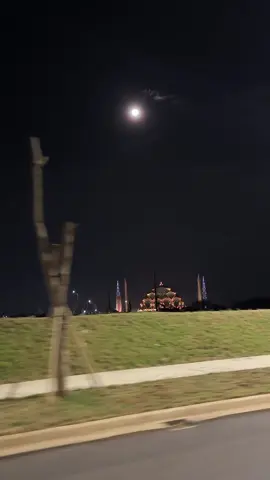 Al Jabar di malam hari, Bulannya tepat diatasnya 😍 #bandung #mesjidaljabarbandung  #summareconbandung  #fullmoon 
