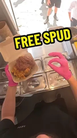 Let me make your spud and you can have it got free! #soudbros #bakedpotato #jacketpotato 